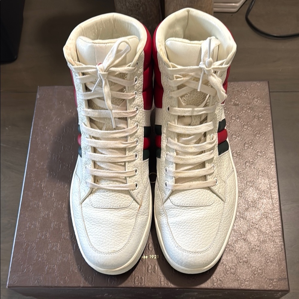 Gucci Men's Sneakers - Cream and Red